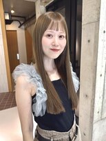 ナギ 千種(nagi) オン眉×重めレイヤー×ハイトーンベージュ