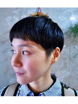 ラベナラ(RAVENALA) 刈り上げマッシュベリーショート