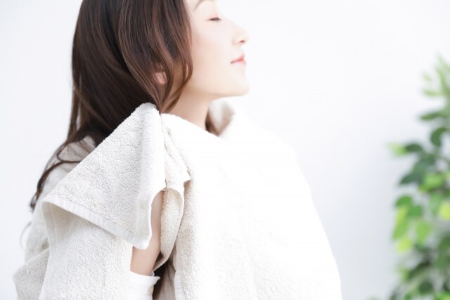【40代、50代からの髪質改善】ヘナで健康美髪へ(全頭染め)\7920〜