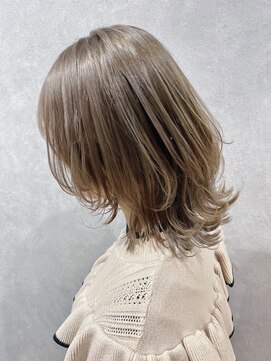 リアイス(Re:ICE) ミルクティーグレージュミディアムウルフボブ