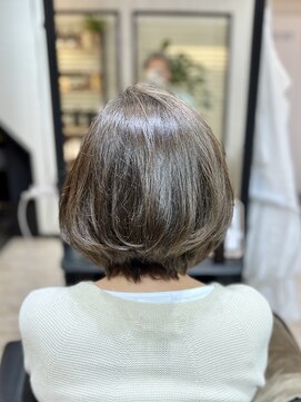 リリー(Lily) 前下がりボブ