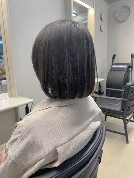 エウペ 渋谷(WEUPE) 斜めバング/グレージュカラー/デザインカラー/シルキーベージュ