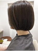 グレージュカラーで大人ボブ