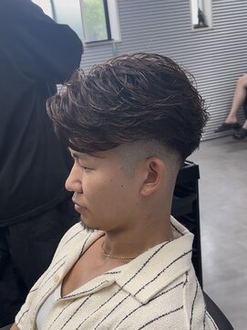 ガオプロデュースバイレボ(gao produced by revo) フェードカットフェザーパーマニュアンスパーマ刈り上げ