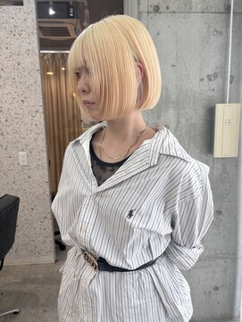 ムード(mood) ブロンドボブ/ハイトーン/切りっぱなしボブ/金髪/ケアブリーチ