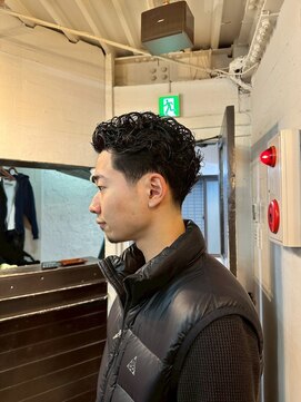 ビーバイエイトジェンツ(Bee by EIGHT GENTS) MEN’S HAIR/サーフカール/刈り上げセンターパート/心斎橋