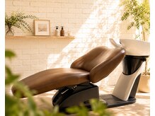 ヘアーガーデン ハッカドウ(hair garden 髪花堂)の雰囲気（フルフラットのシャンプー台でヘッドスパは至福のひと時ですよ♪）