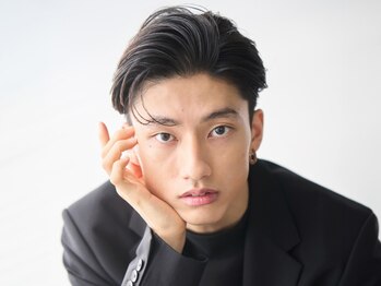 RETOUCH by fifth 銀座 ll Men's salon【10月26日NEW OPEN(予定)】の写真/頑張りすぎない色気が魅力の《かき上げセンターパート》ラフな毛流れで、大人の余裕を感じるスタイルに*