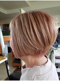 ピンクベージュ