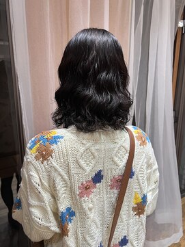 ジェノ(JENO by apish) 黒髪/グレーベージュ/レイヤーロング/前髪パーマ/なみまきパーマ