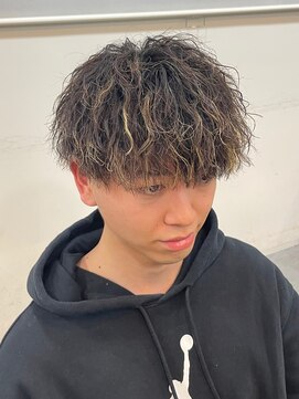 緩め縦落ちツイストスパイラルパーマ