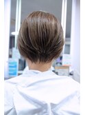 こなれ感UP！ハイライトが映える大人の隠れツーブロック