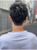 メンズ黒髪ストレートニュアンスパーマ刈り上げショート眉カット