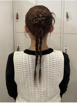 エイチ 梅田(H) ロングウルフミルクティーグレージュ外ハネボブヨシンモリウルフ