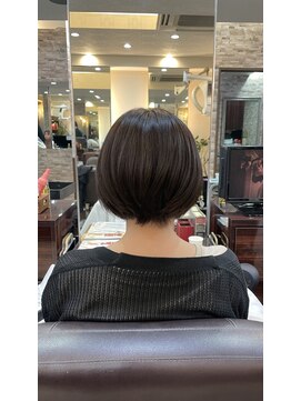 キャラ 池袋本店(CHARA) バッサリ！グラデーションボブとAVEDAアッシュカラー【大村】