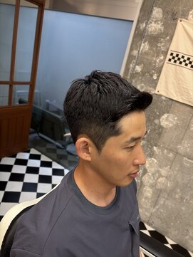 フランクス バーバー ウエストトウキョウ 吉祥寺店(FRANK’S BARBER WEST TOKYO) 波巻きツイストスパイラルリバースセンターパートニュアンスパT