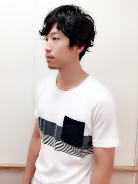 ルーグザバーバー(Lugthebarber) 強めのクセを生かした動きのあるボブスタイル