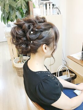 ロカット サロン(Roquat Salon) ふわふわミディアップアレンジ【ヘアアレンジ　立川/立川南】