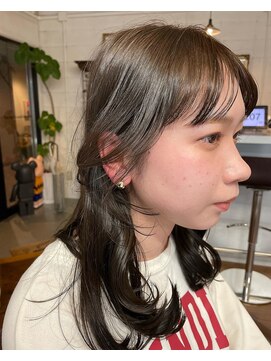 ア セカンド 清藤美容室第弐號(a sekand) ミントグレージュカラーのロングウルフスタイル