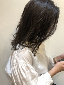 アンバースデー(UNBIRTHDAY) オリーブアッシュ/透明感