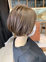 ネオリーブエム(Neolive em;)&nbsp;女性らしいシルエットの大人ショートボブ☆