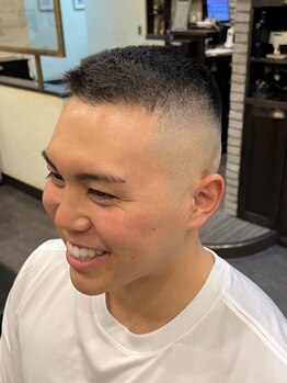 キングマンバーバー(KING MAN BARBER)の写真/まるでエステ♪プロによる本格シェービングで心地良い瞬間を体験！美肌効果UPで好印象のモテ男に☆