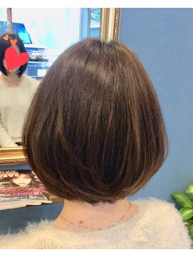 ルシエルブルー(LE CIEL BLEU) ふわっと軽い前下がりボブ♪