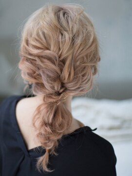 エミタス 練馬(emi+ Hair & eyelash) ルーズダウンふんわり編み込みヘアセット￥3000