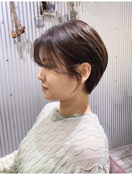 インス(ensue) 大人可愛い大人美人ショートくすみカラーアッシュグレーベージュ