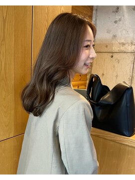 カフネ ジュントス ヨロ(Cafune' juntos YOLO) セミロング/グレージュ/