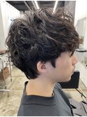 □波巻きツイストスパイラルリバースセンターパート刈り上げ