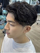 《*ビジネスマンにも人気◎*》派手すぎずナチュラルな質感で、ビジネスシーンでも大活躍のメンズパーマ