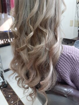 メルシー 大阪梅田店 ホワイトミルクティーベージュ