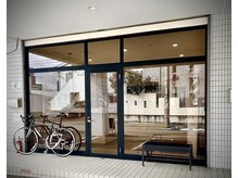 バーバーサンクチュアリ(Barber Sanctuary)の雰囲気（店舗外観、目の前に駐車スペース２台あります◎）