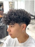 スペインカールスパイラルパーマツーブロック刈り上げフェード