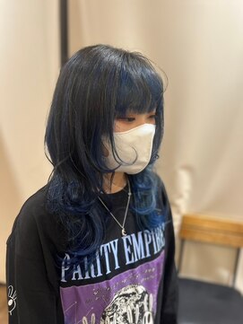 ヘアーワークス ボナ(HAIR WORKS bona.) 魅力を引き立たせるレイヤーカット×インナーカラー/ブルー