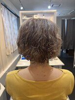 カナエルドットヘア(kanaeru.hair) 柔らかウェーブ&白髪ぼかしの明るめヘアカラー