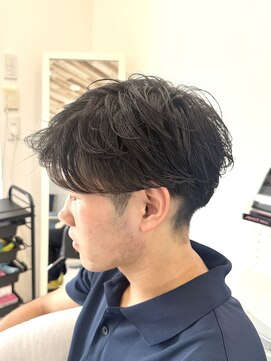 イロ 成田(iLo) 王道刈り上げマッシュスタイル