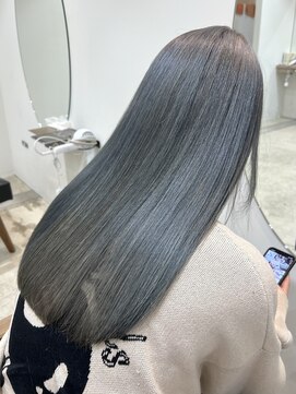 ジジ チーク 栃木(Gigi cheek) ブリーチでブルーグレーに！【栃木】