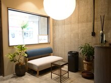 ゆったりくつろげる待合スペース