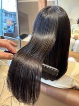 仕上がりを左右する繊細なアイロン。最後はトリートメントでしっかりケア！