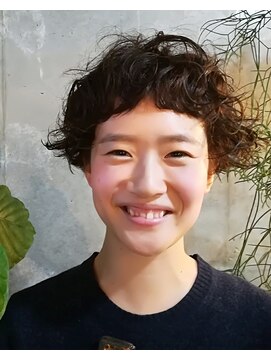 ラベナラ(RAVENALA) くるりんぱパーマ