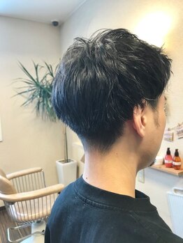 マックス ヘアーデザインアンドジュジュ(MAX HAIR DESIGN&JUJU)の写真/男性のお客様も多い当店だから、お気軽にご来店いただけます◎仕事もOFFもどちらもキマるstyleをご提案☆