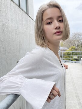 ゲーム バイ アランスミシー 横浜(GAME by Alan Smithee) ぱつっとボブ/ダブルカラー/ハイトーン/ブロンドベージュ/横浜