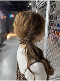 アイドルが奏でる編み込み片寄メロディヘア
