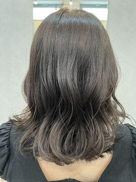 ロミバイリー(Romi by Lyee) 可愛いブルーアッシュ韓国ヘアモテスタイル