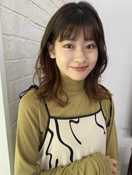 ガーランド (Garland) 大人ミディアム/レイヤーカット/水素カラー/ピンクベージュ/卵型