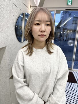 コス(KOS) 【KOS 立川】ミディアムレイヤー×クリームホワイト