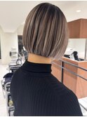 ハイライト白髪ぼかしダブルカラーインナーカラーショートボブ