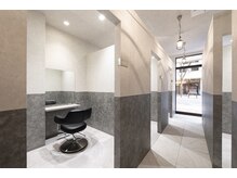 サロウィン 新潟万代店(SALOWIN)の雰囲気（全席半個室/個室空間になります[新潟/美容室/髪質改善/個室空間]）